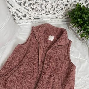 Super soft blush colored vest !!!✨